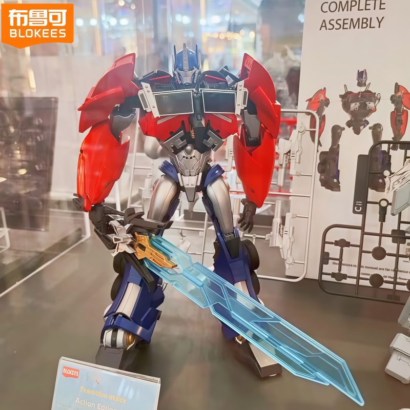 Model Kit Optimus - مجموعة شخصيات ترانسفورمرز أوبتيموس برايم من