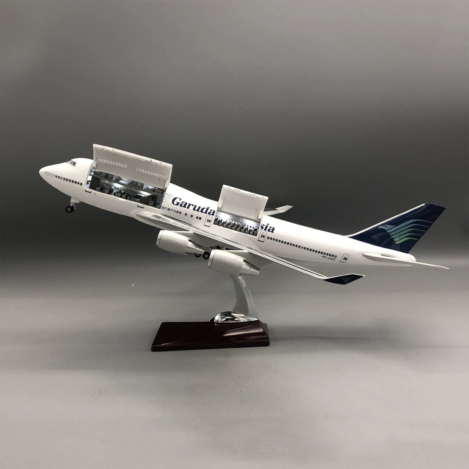 Model Kit Indonesia - نموذج طائرة جارودا إندونيسيا B747 جديد