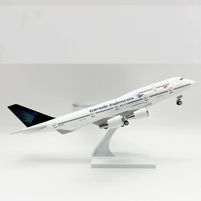 Model Kit Indonesia - نموذج طائرة جارودا إندونيسيا B747 بمقياس
