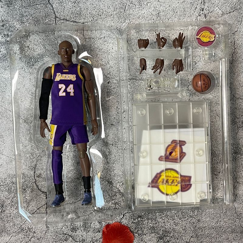 نموذج قابل للتحريك للاعب كرة ا - مراجعة Mega Man X Model Kit وسعره