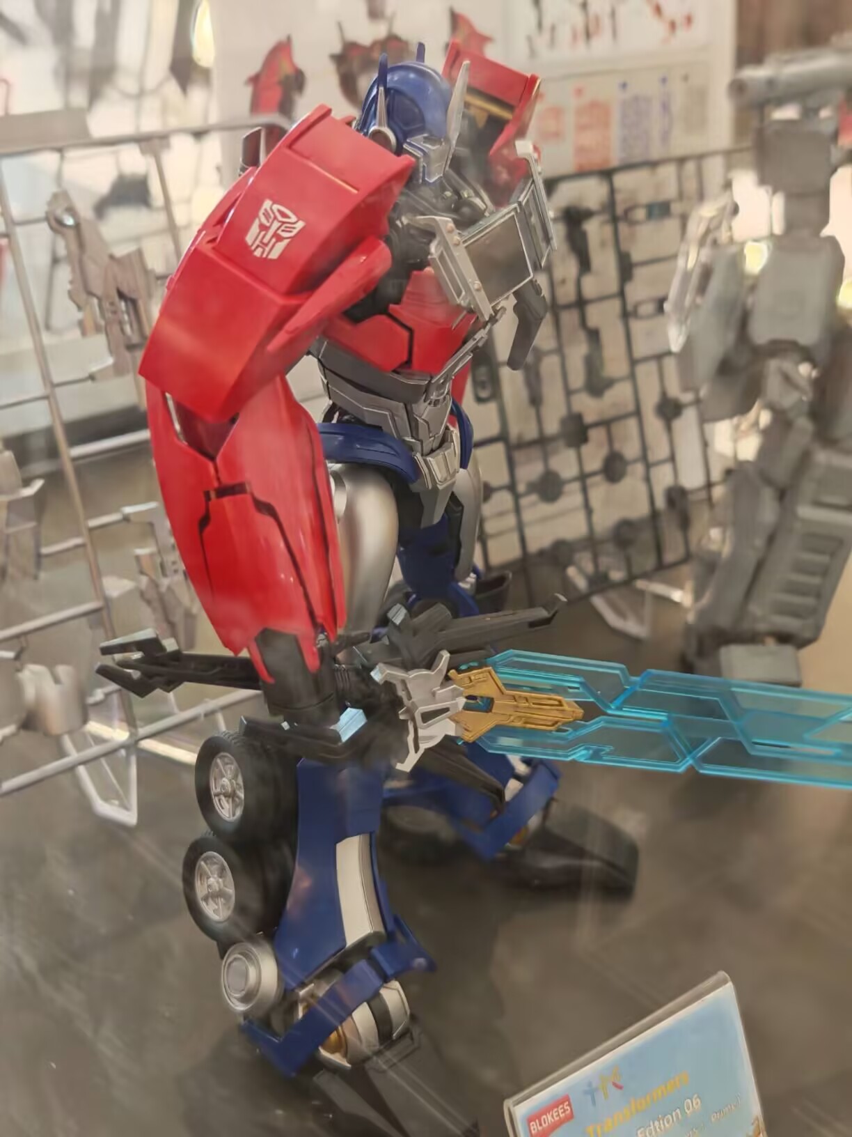 مجموعة شخصيات ترانسفورمرز أوبت - مراجعة Model Kit Optimus وسعره