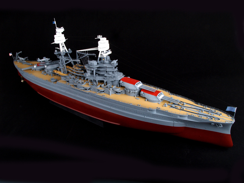 طقم نموذج بلاستيكي قابل للتجمي - مراجعة Model Kit Uss Arizona وسعره