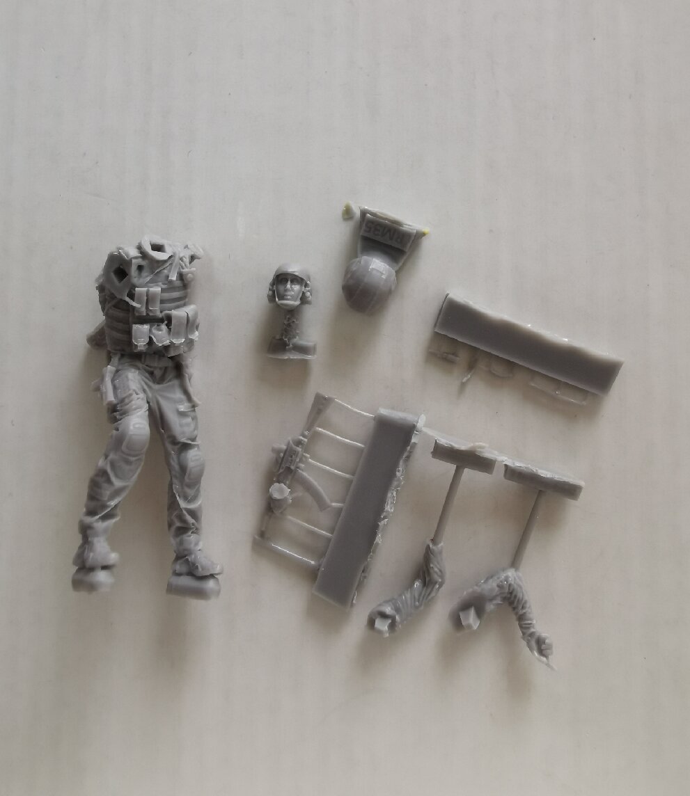 1:35 أطقم منمذجة الراتنج عدة 3 - مراجعة Model Kit Entry Grade وسعره