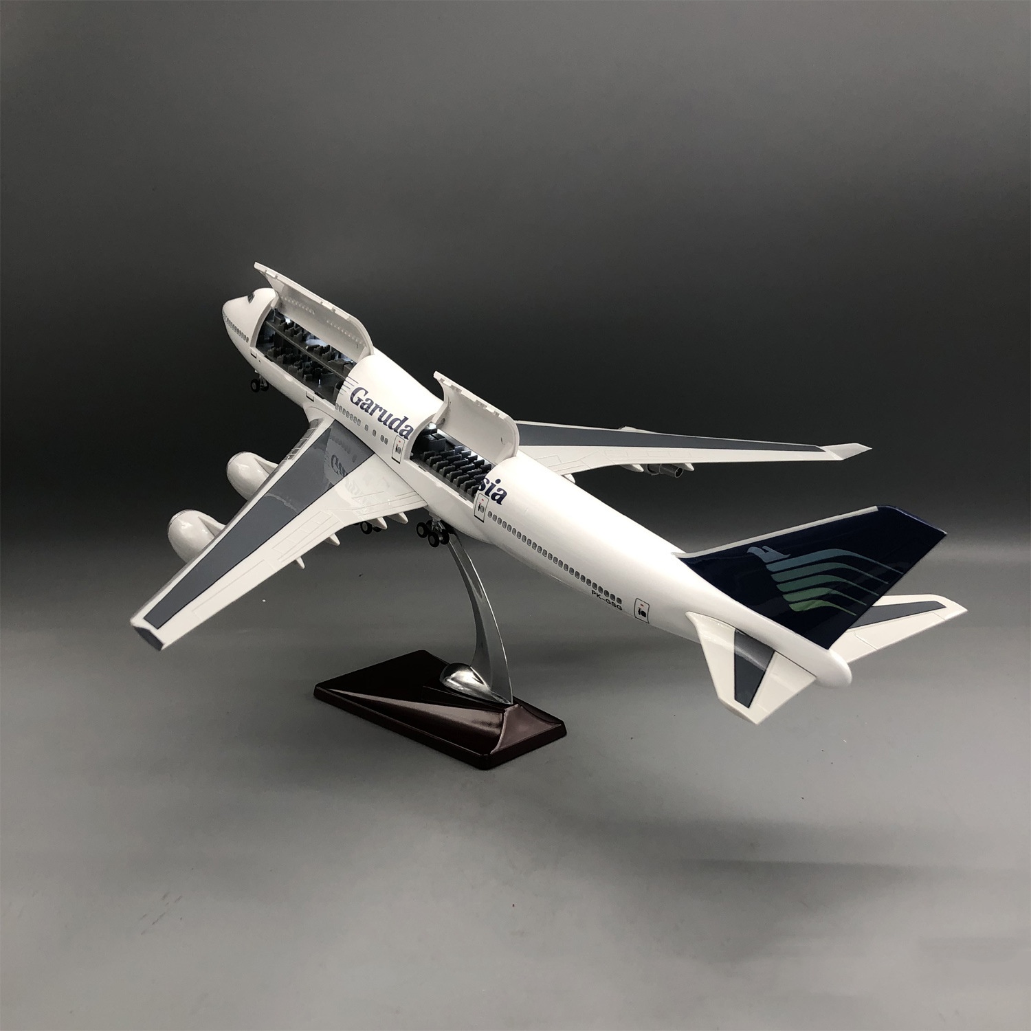 نموذج طائرة جارودا إندونيسيا B - مراجعة Model Kit Indonesia وسعره