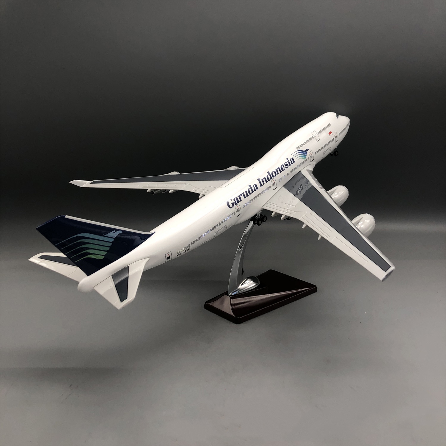 نموذج طائرة B747 من شركة جارود - مراجعة Model Kit Indonesia وسعره